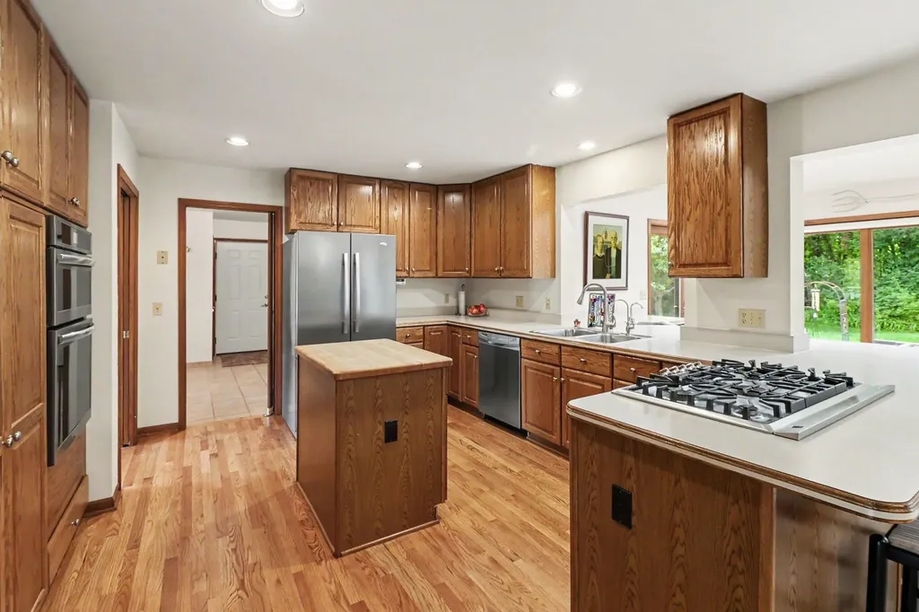 11202 Clovis Pointe Drive Green Oak Township MI 48178