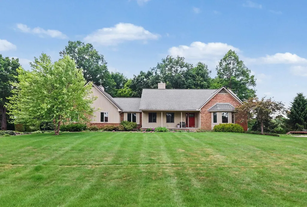 11202 Clovis Pointe Drive Green Oak Township MI 48178