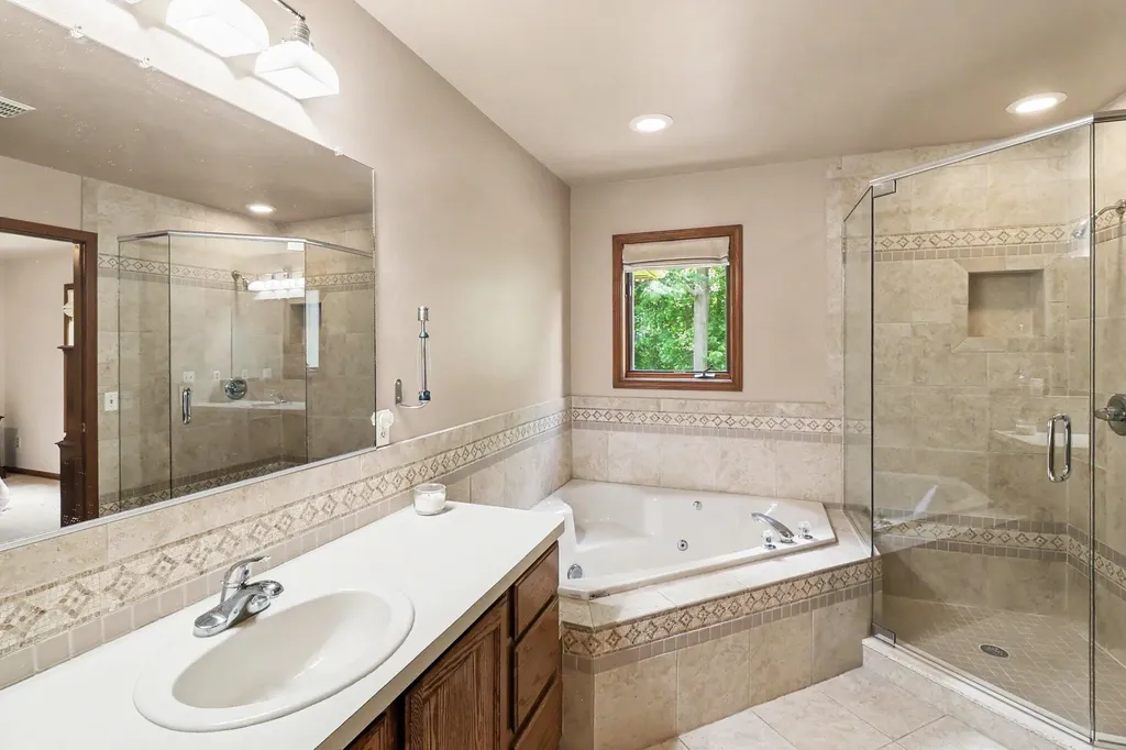 11202 Clovis Pointe Drive Green Oak Township MI 48178