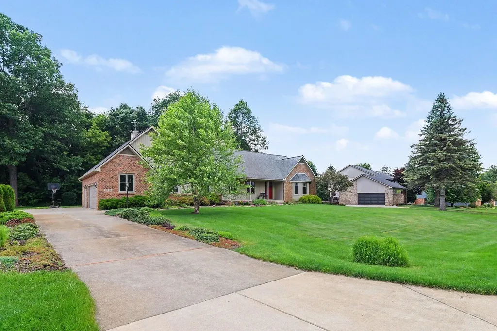 11202 Clovis Pointe Drive Green Oak Township MI 48178