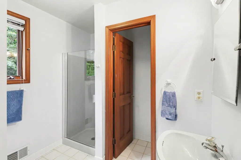 11202 Clovis Pointe Drive Green Oak Township MI 48178
