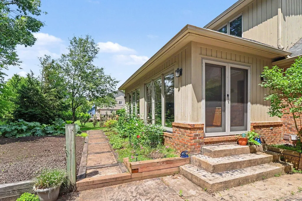 11202 Clovis Pointe Drive Green Oak Township MI 48178