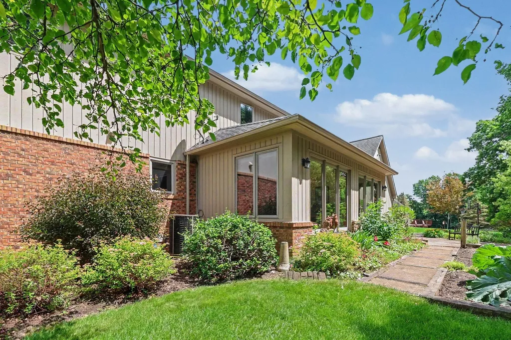 11202 Clovis Pointe Drive Green Oak Township MI 48178