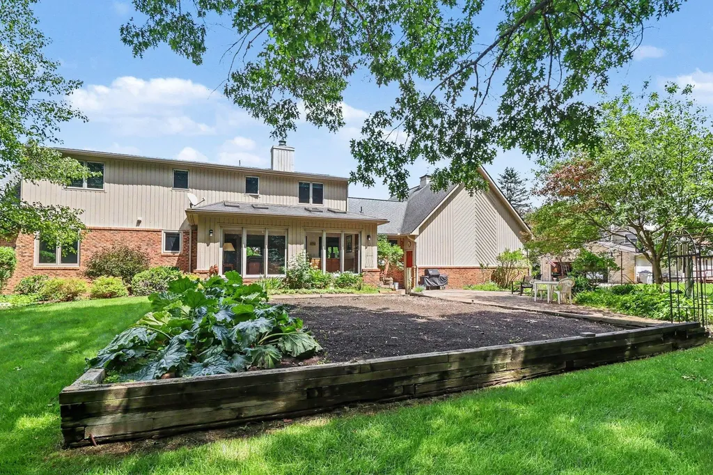11202 Clovis Pointe Drive Green Oak Township MI 48178