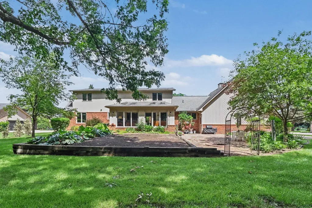 11202 Clovis Pointe Drive Green Oak Township MI 48178