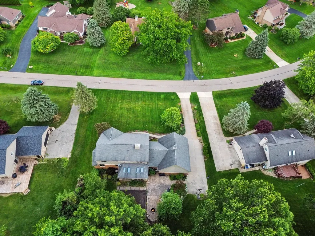 11202 Clovis Pointe Drive Green Oak Township MI 48178