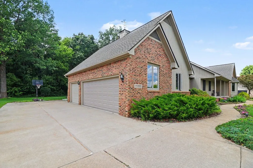 11202 Clovis Pointe Drive Green Oak Township MI 48178
