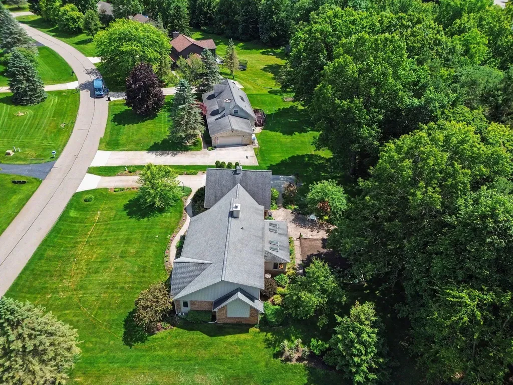 11202 Clovis Pointe Drive Green Oak Township MI 48178