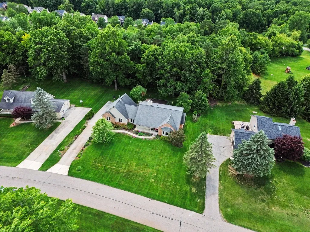 11202 Clovis Pointe Drive Green Oak Township MI 48178