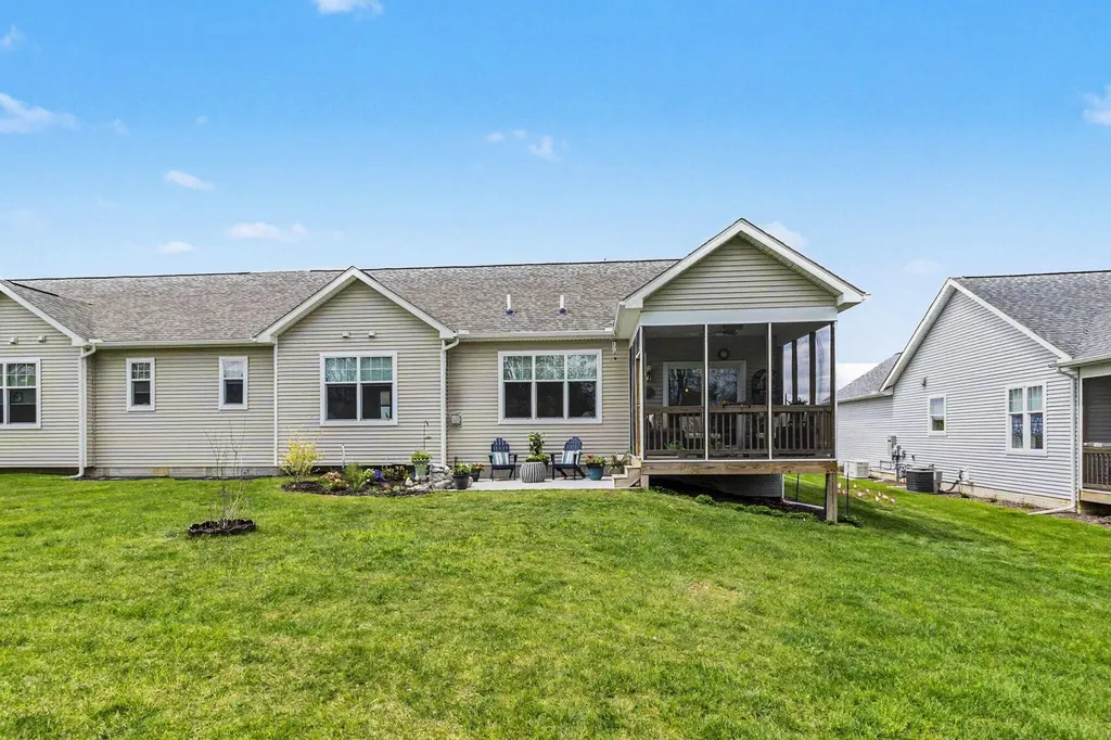 5725 Trail Side Lane Hamburg Township MI 48189