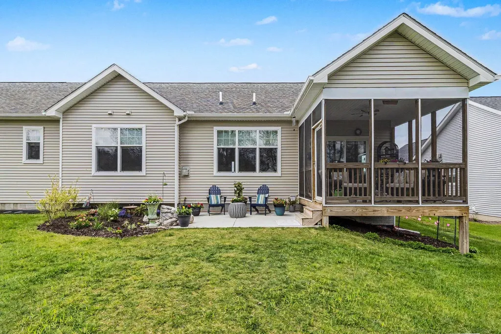 5725 Trail Side Lane Hamburg Township MI 48189