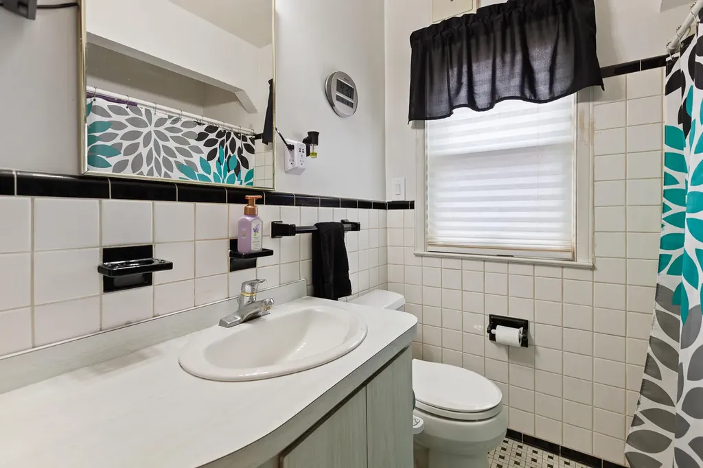 736 Farnham Avenue Lincoln Park City MI 48146