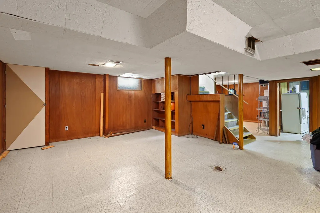 736 Farnham Avenue Lincoln Park City MI 48146
