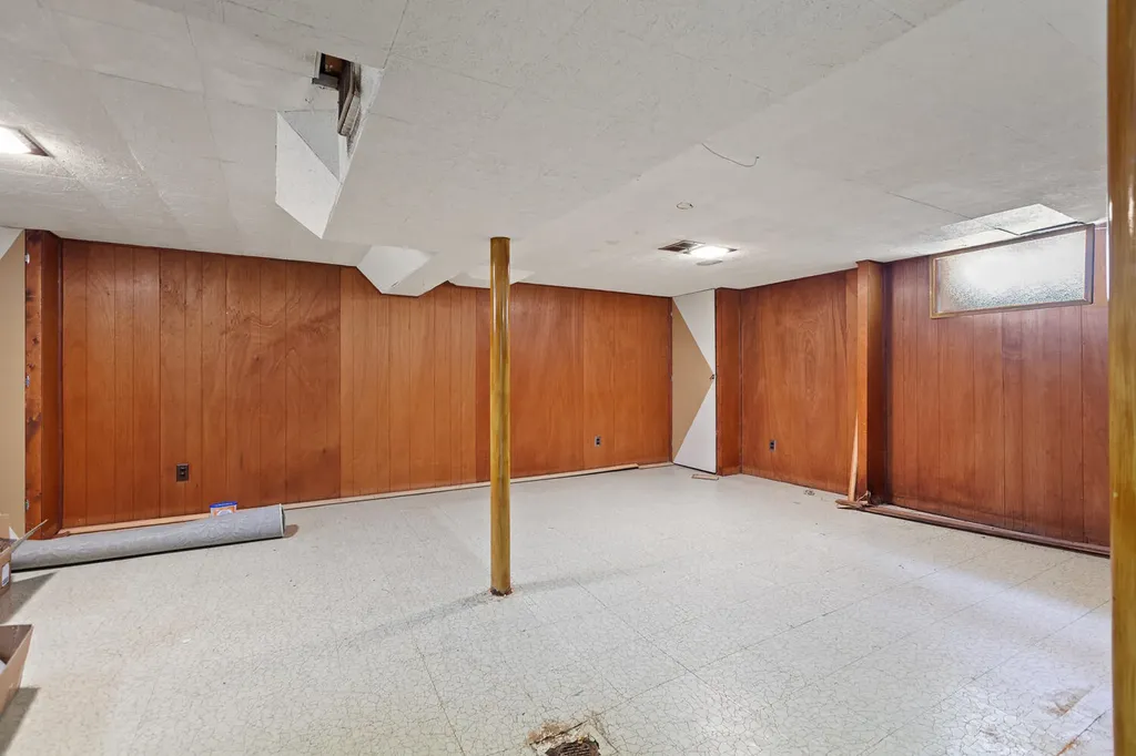 736 Farnham Avenue Lincoln Park City MI 48146