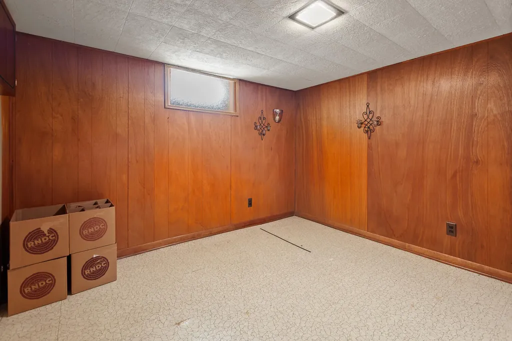 736 Farnham Avenue Lincoln Park City MI 48146