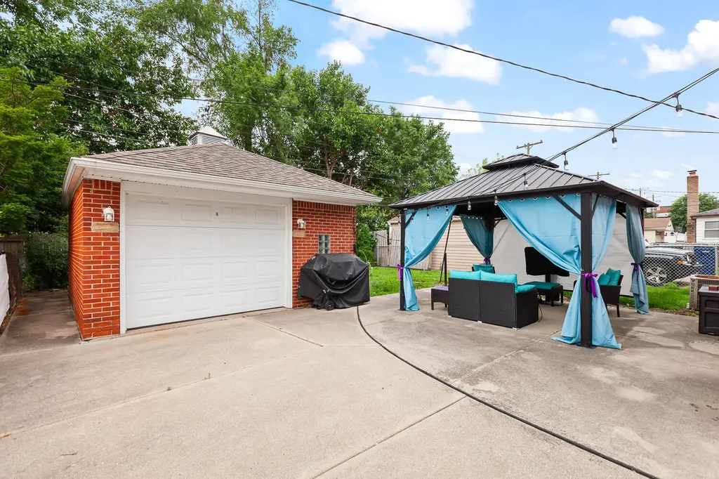 736 Farnham Avenue Lincoln Park City MI 48146