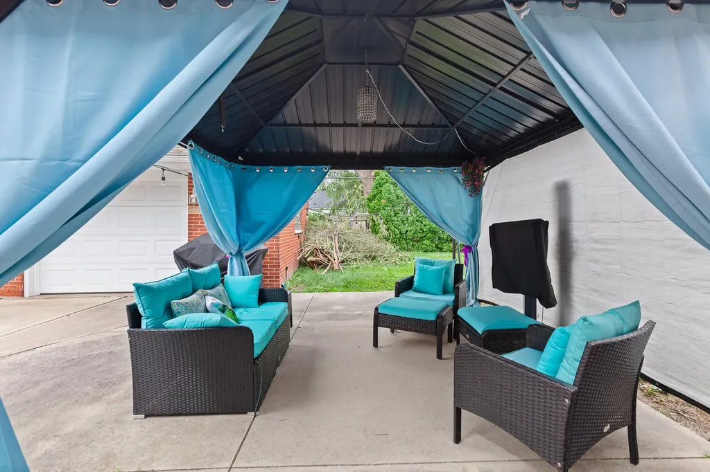 736 Farnham Avenue Lincoln Park City MI 48146