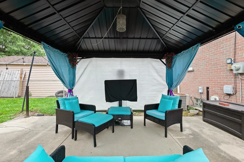 736 Farnham Avenue Lincoln Park City MI 48146