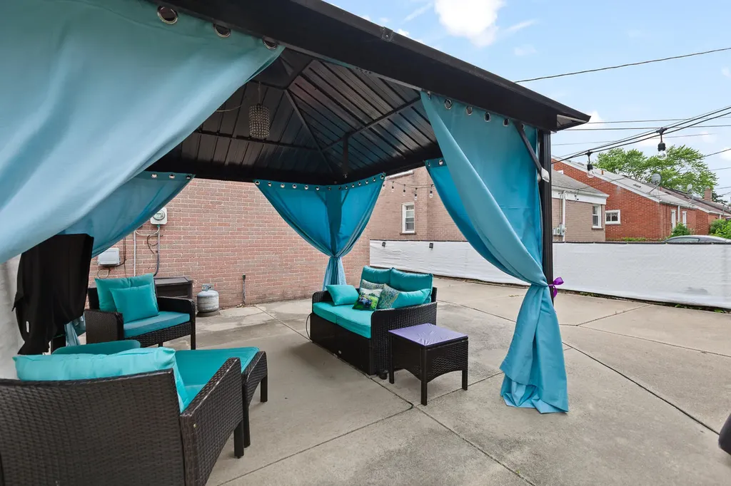 736 Farnham Avenue Lincoln Park City MI 48146