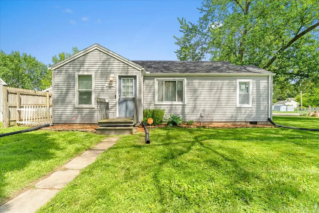 2941 S Deerfield Avenue Lansing City MI 48911