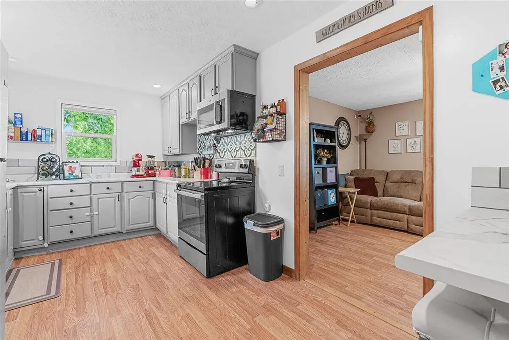 2941 S Deerfield Avenue Lansing City MI 48911