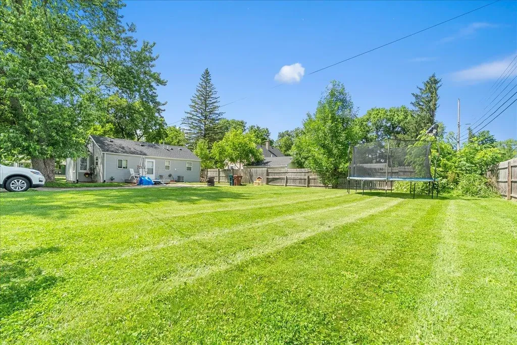 2941 S Deerfield Avenue Lansing City MI 48911