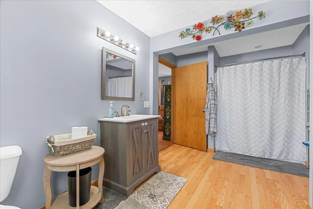 2941 S Deerfield Avenue Lansing City MI 48911