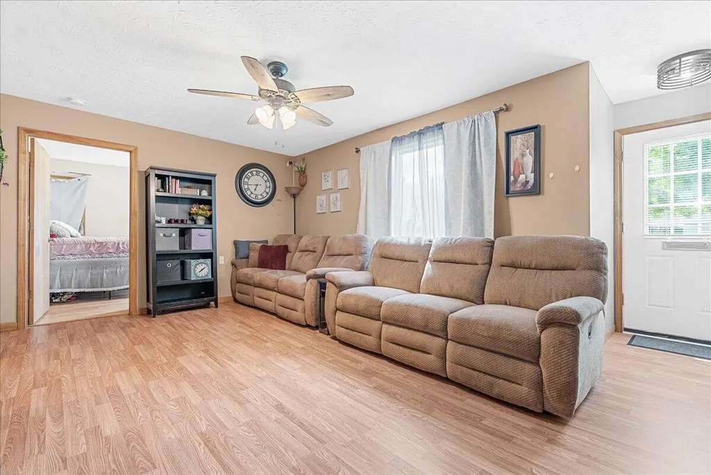 2941 S Deerfield Avenue Lansing City MI 48911
