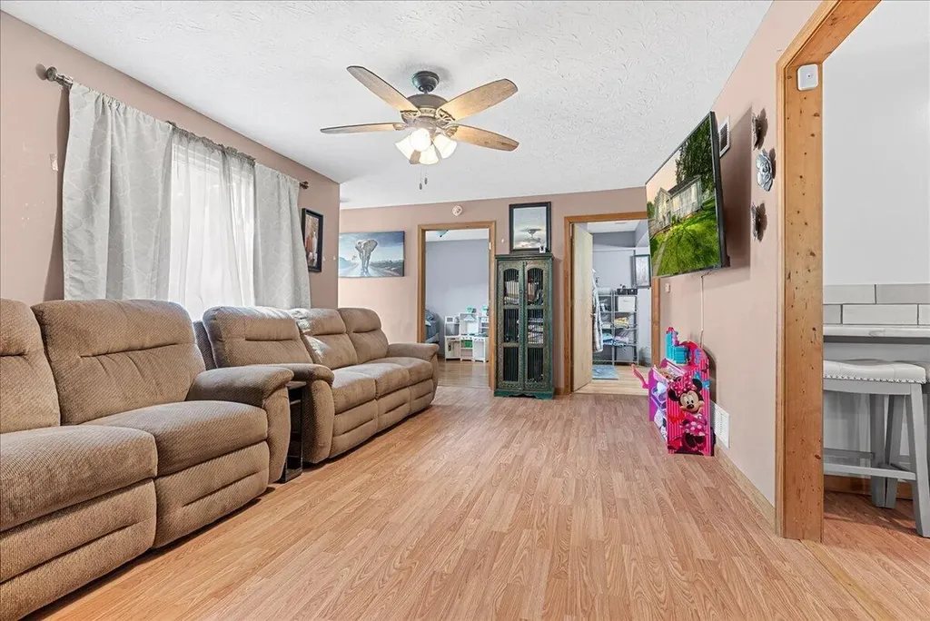 2941 S Deerfield Avenue Lansing City MI 48911