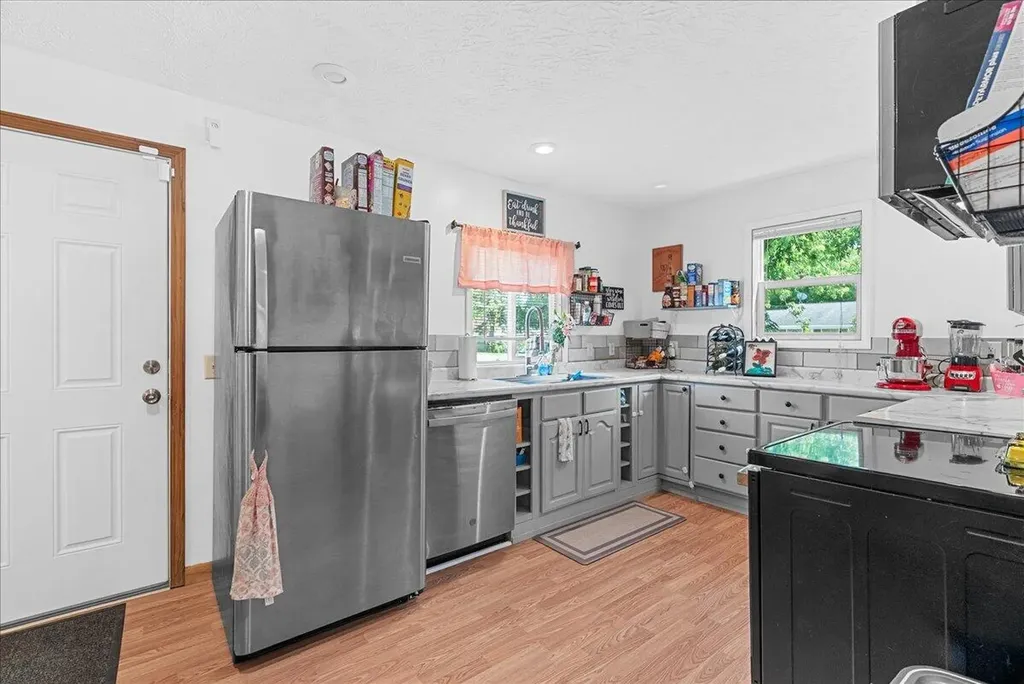 2941 S Deerfield Avenue Lansing City MI 48911