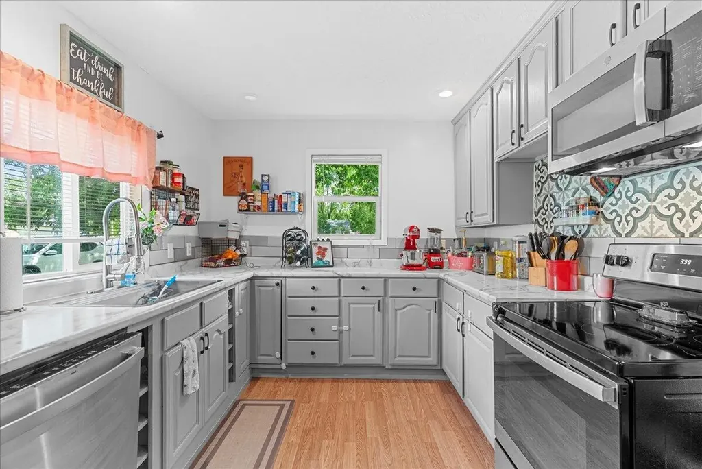 2941 S Deerfield Avenue Lansing City MI 48911