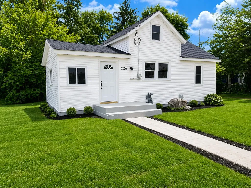 226 Cedar Street NE Cedar Springs City MI 49319