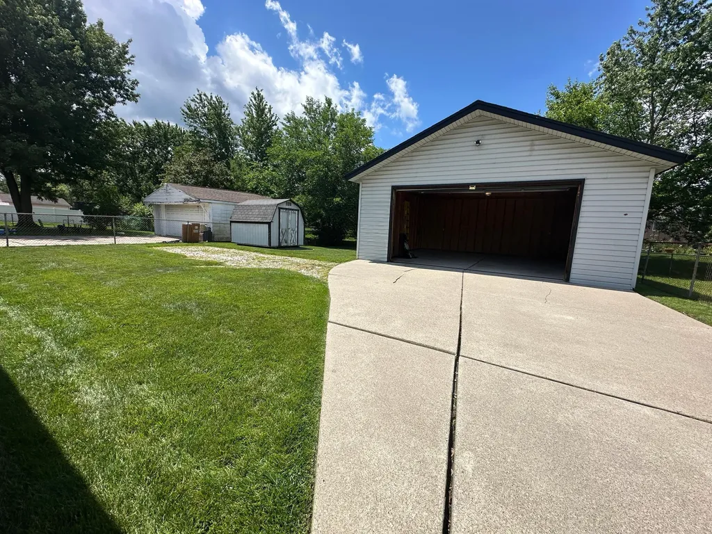 9856 Van Buren Street Van Buren Charter Township MI 48111