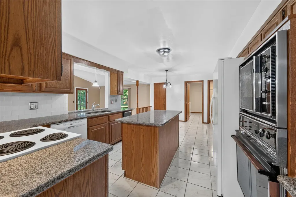 8441 Sarah Lane Grosse Ile Township MI 48138