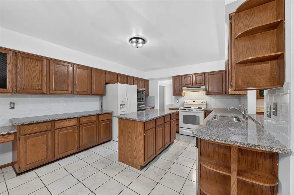 8441 Sarah Lane Grosse Ile Township MI 48138