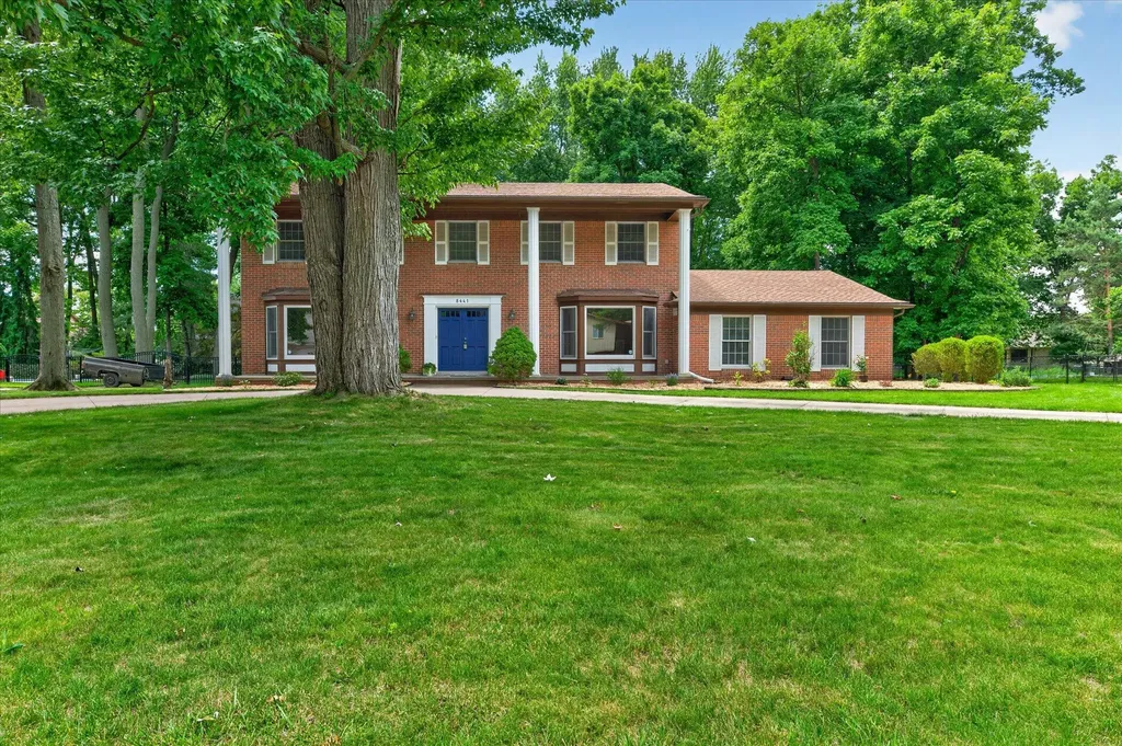 8441 Sarah Lane Grosse Ile Township MI 48138
