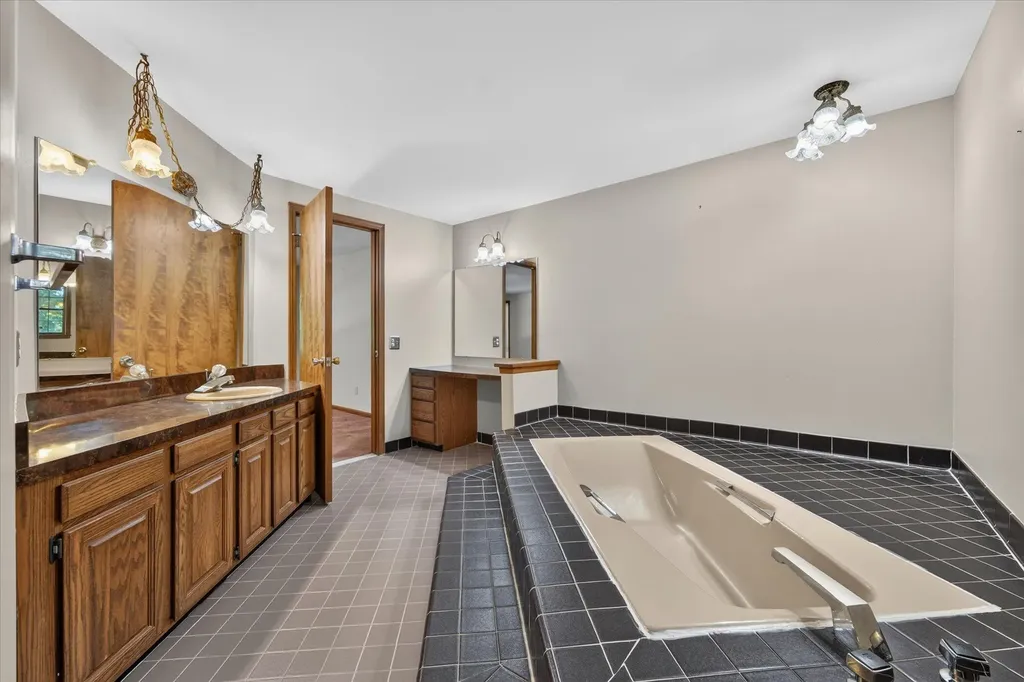 8441 Sarah Lane Grosse Ile Township MI 48138