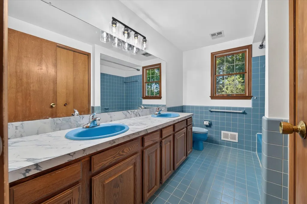 8441 Sarah Lane Grosse Ile Township MI 48138
