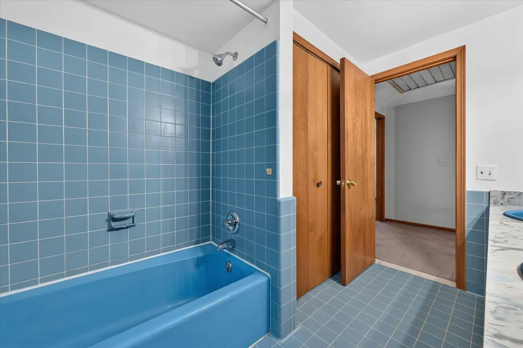8441 Sarah Lane Grosse Ile Township MI 48138