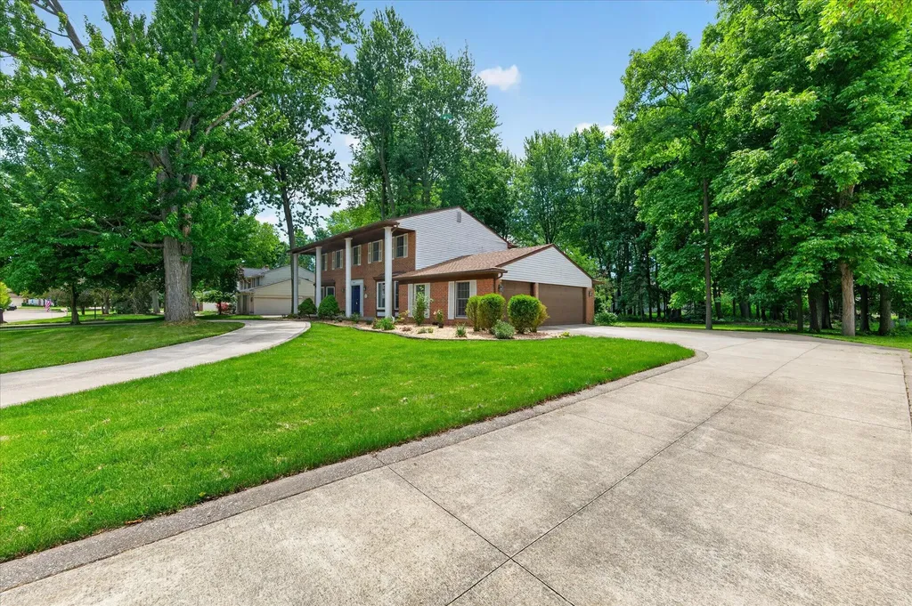8441 Sarah Lane Grosse Ile Township MI 48138