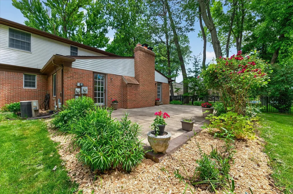 8441 Sarah Lane Grosse Ile Township MI 48138