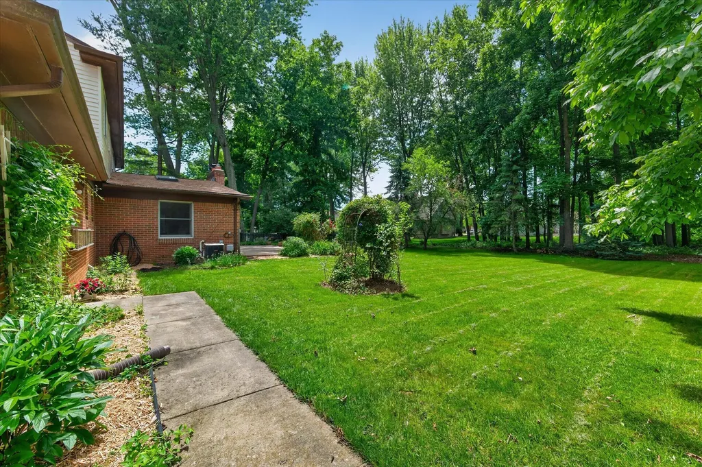 8441 Sarah Lane Grosse Ile Township MI 48138