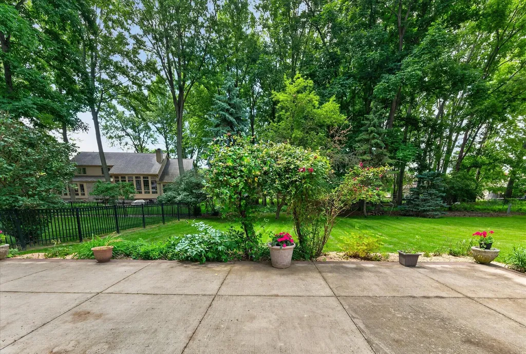 8441 Sarah Lane Grosse Ile Township MI 48138