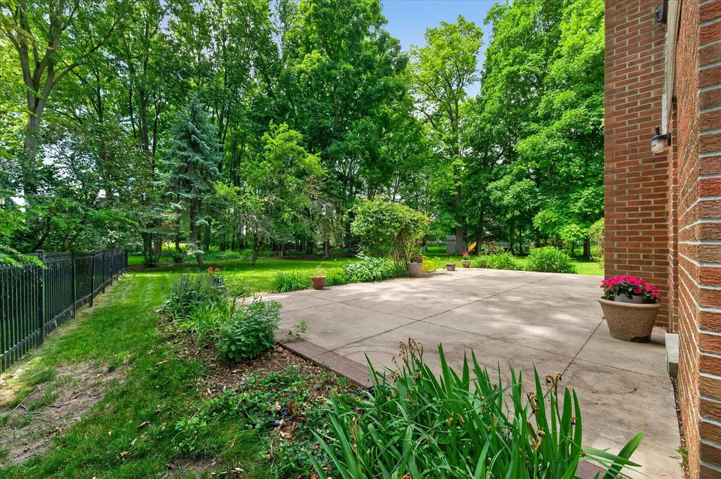 8441 Sarah Lane Grosse Ile Township MI 48138