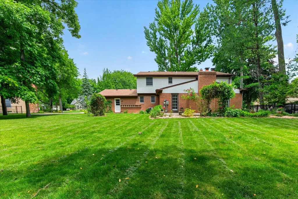 8441 Sarah Lane Grosse Ile Township MI 48138