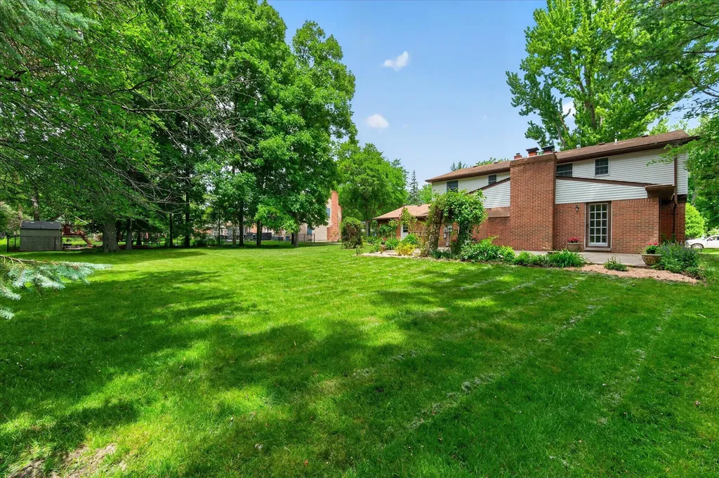 8441 Sarah Lane Grosse Ile Township MI 48138