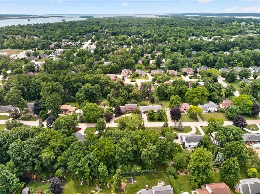 8441 Sarah Lane Grosse Ile Township MI 48138