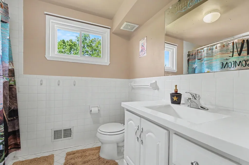 25286 Castlewood Drive Woodhaven City MI 48183