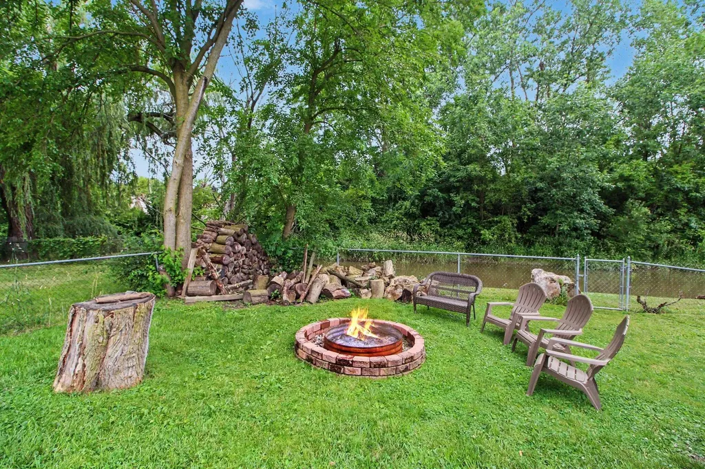 25286 Castlewood Drive Woodhaven City MI 48183