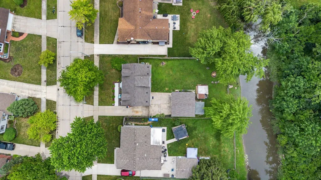 25286 Castlewood Drive Woodhaven City MI 48183